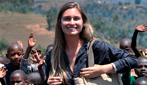 Foto de Lauren Bush con niños
