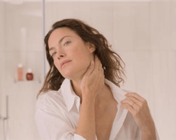 Cómo aplicar tu crema de cuello y escote